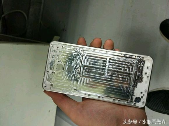 alleged-back-panel-of-an-upcoming-nokia-branded-android-phone-4