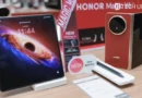 HONOR Magic V6 สมาร์ตโฟนจอพับรุ่นใหม่ ความจุ 16GB + 512GB วางจำหน่ายแล้ว ราคา 67,999 บาท มีให้เลือก 3 สี ได้แก่ สีแดง, สีทอง และสีขาว